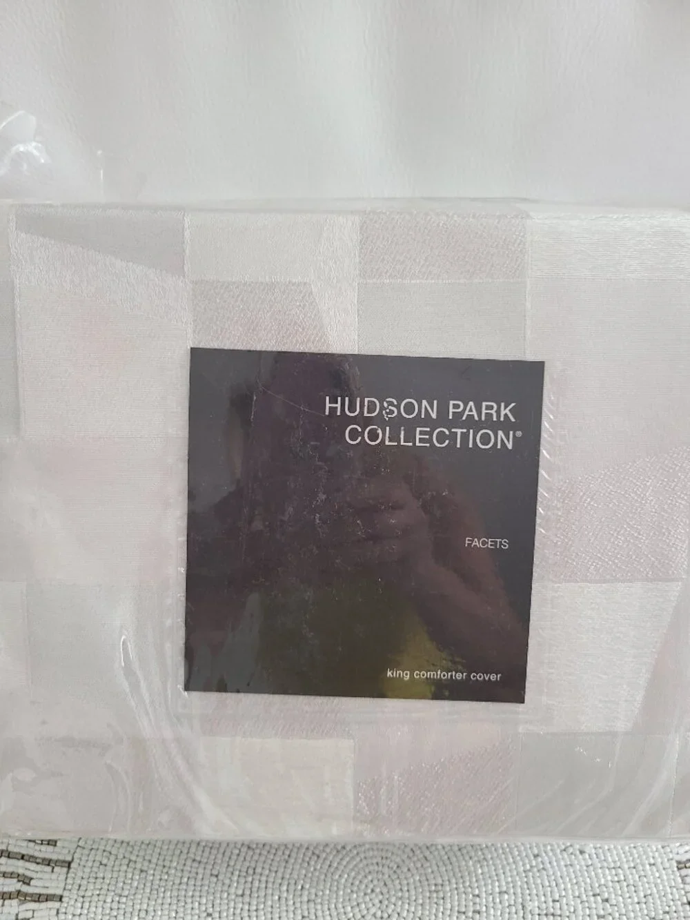 Hudson Park Facets king duvet